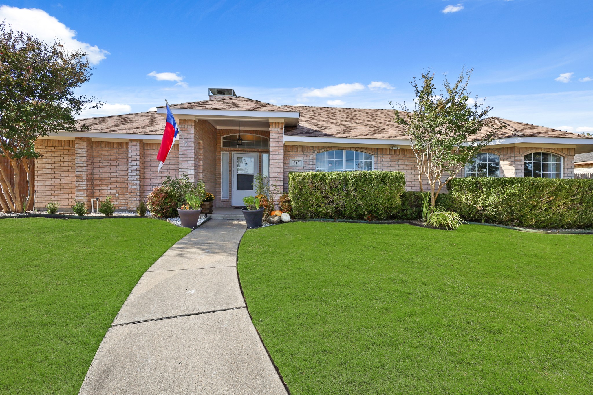 817 Wood Glen Desoto TX 75115