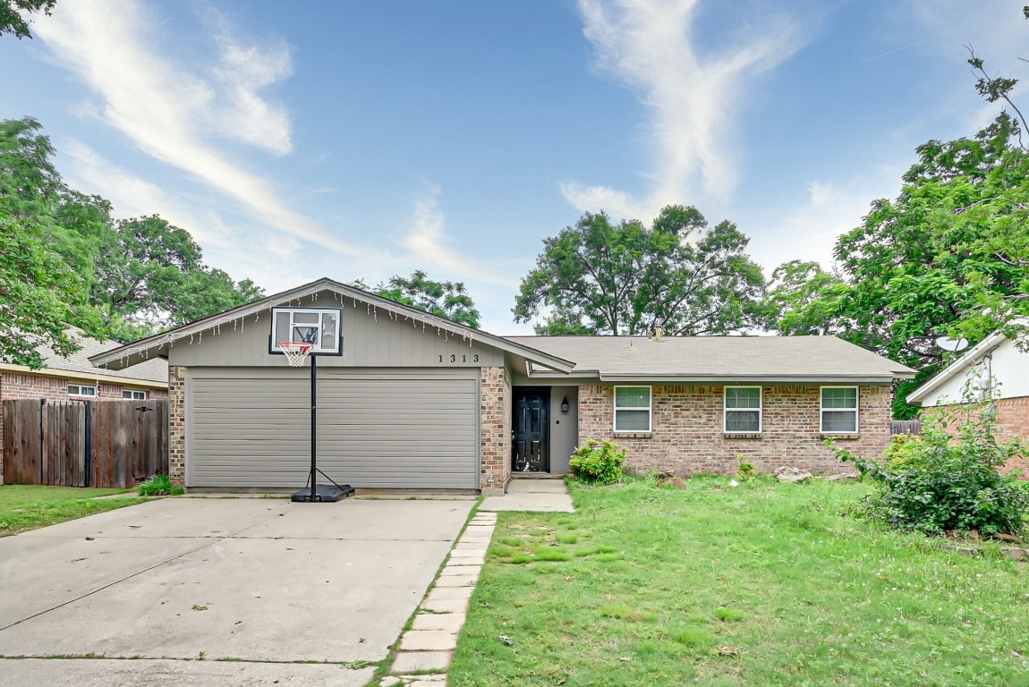 1313 Montclair Street Arlington TX 76015