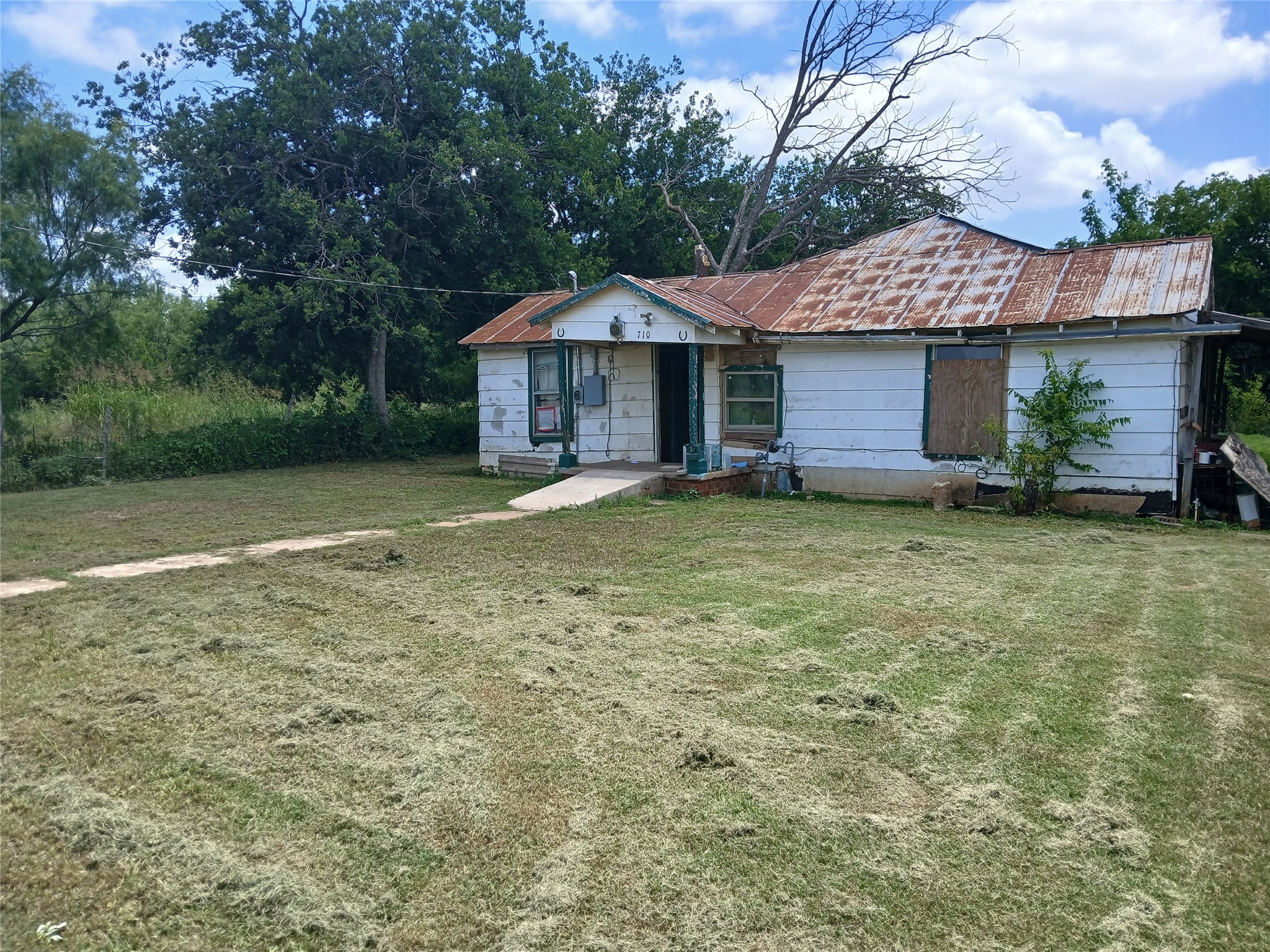 710 E Mesquite Street Coleman TX 76834
