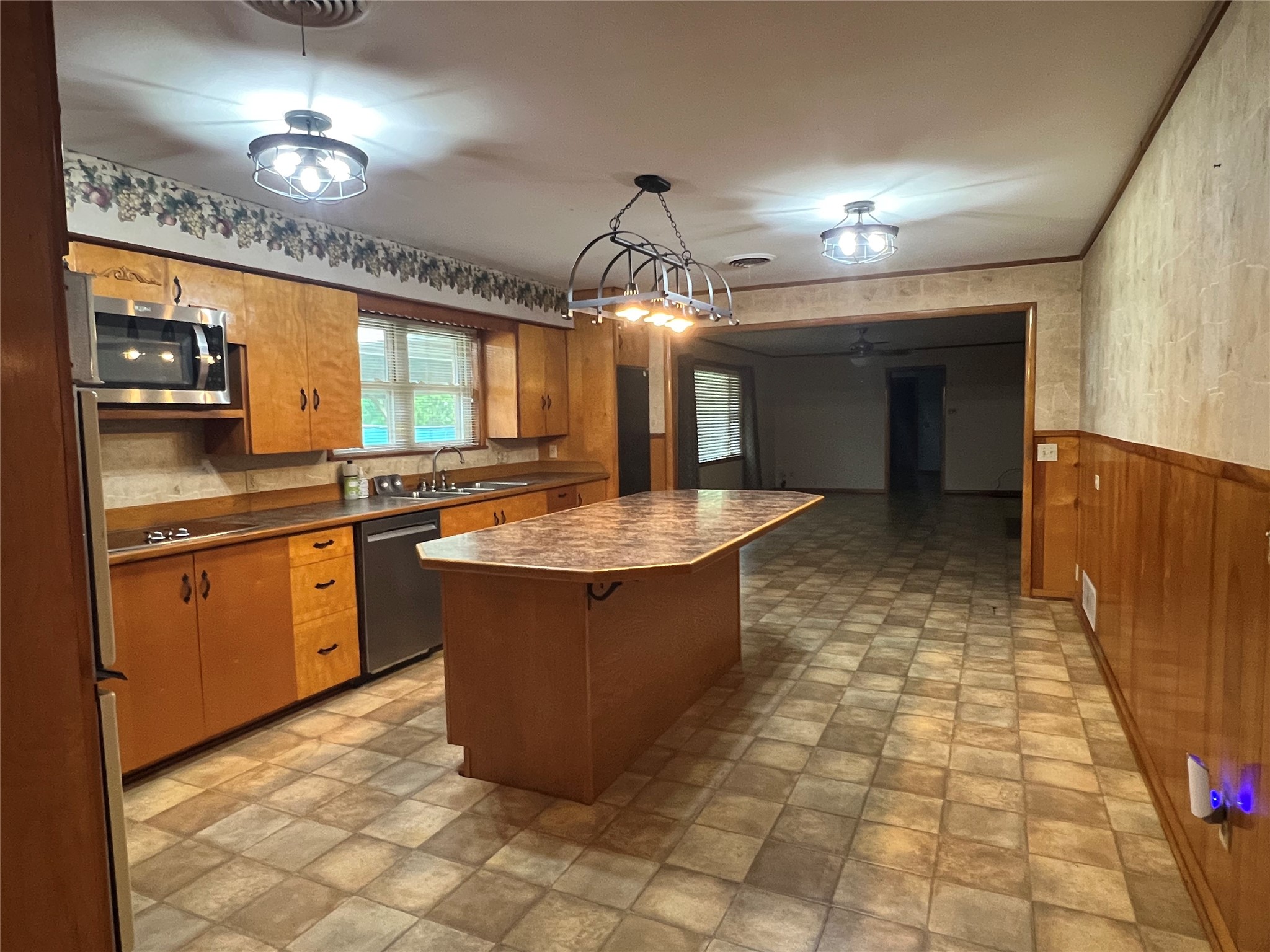 211 S Crockett Henrietta TX 76365
