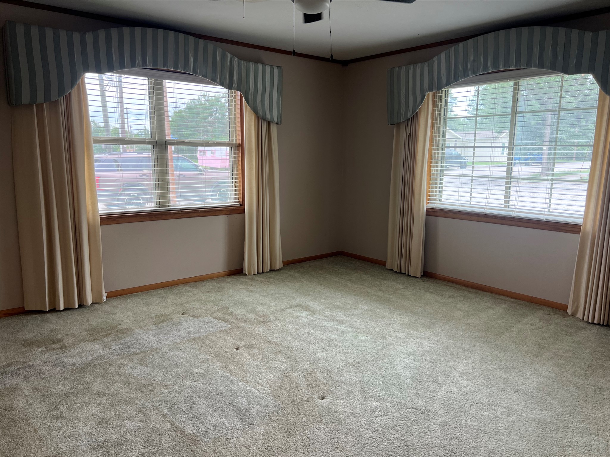 211 S Crockett Henrietta TX 76365