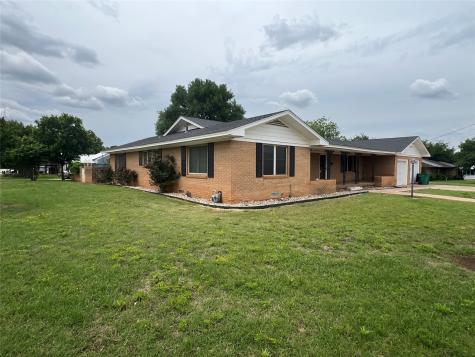 211 S Crockett Henrietta TX 76365