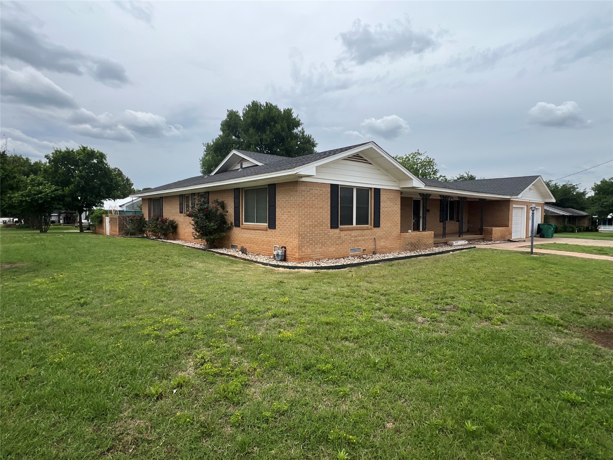 211 S Crockett Henrietta TX 76365