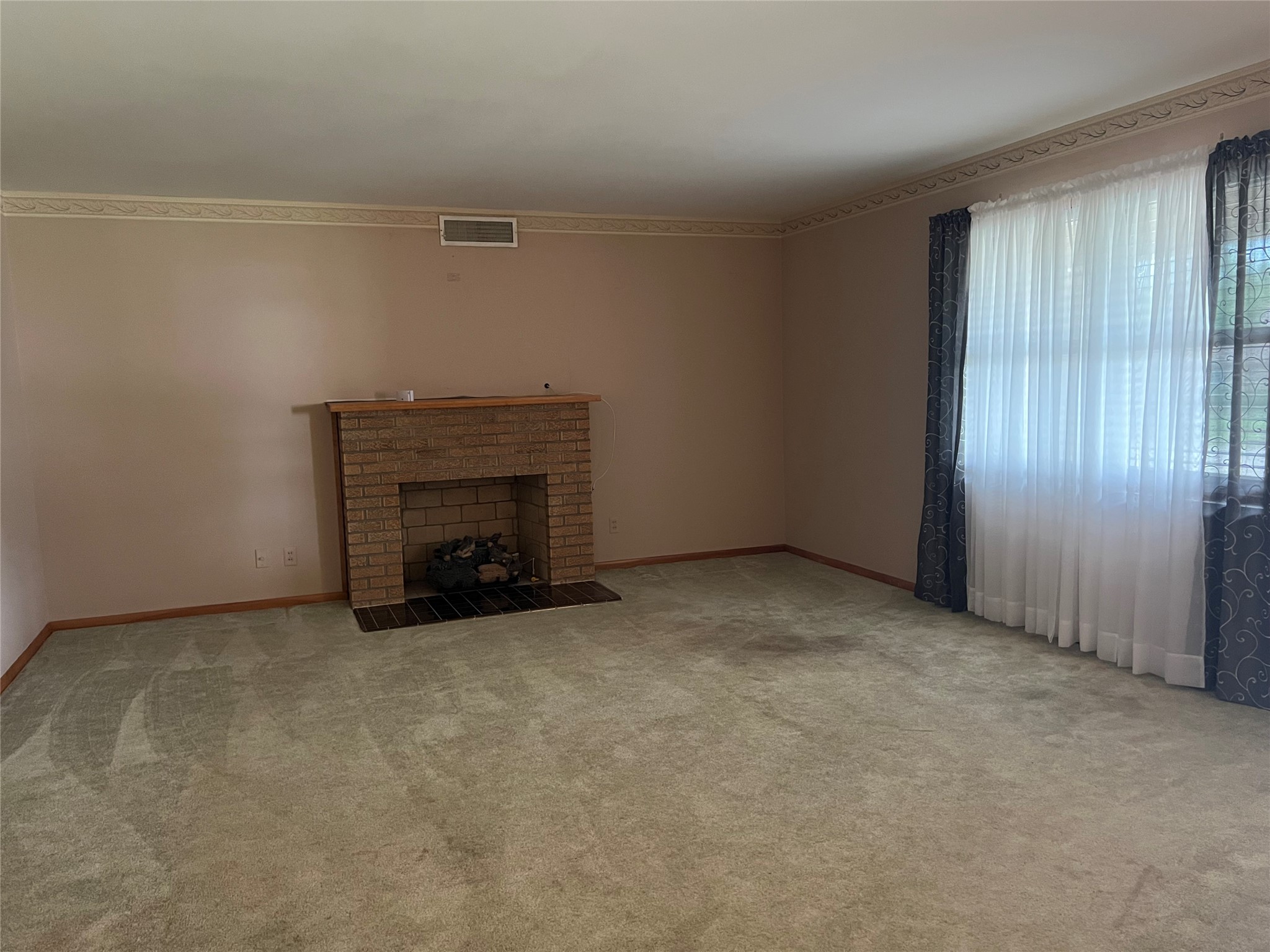 211 S Crockett Henrietta TX 76365