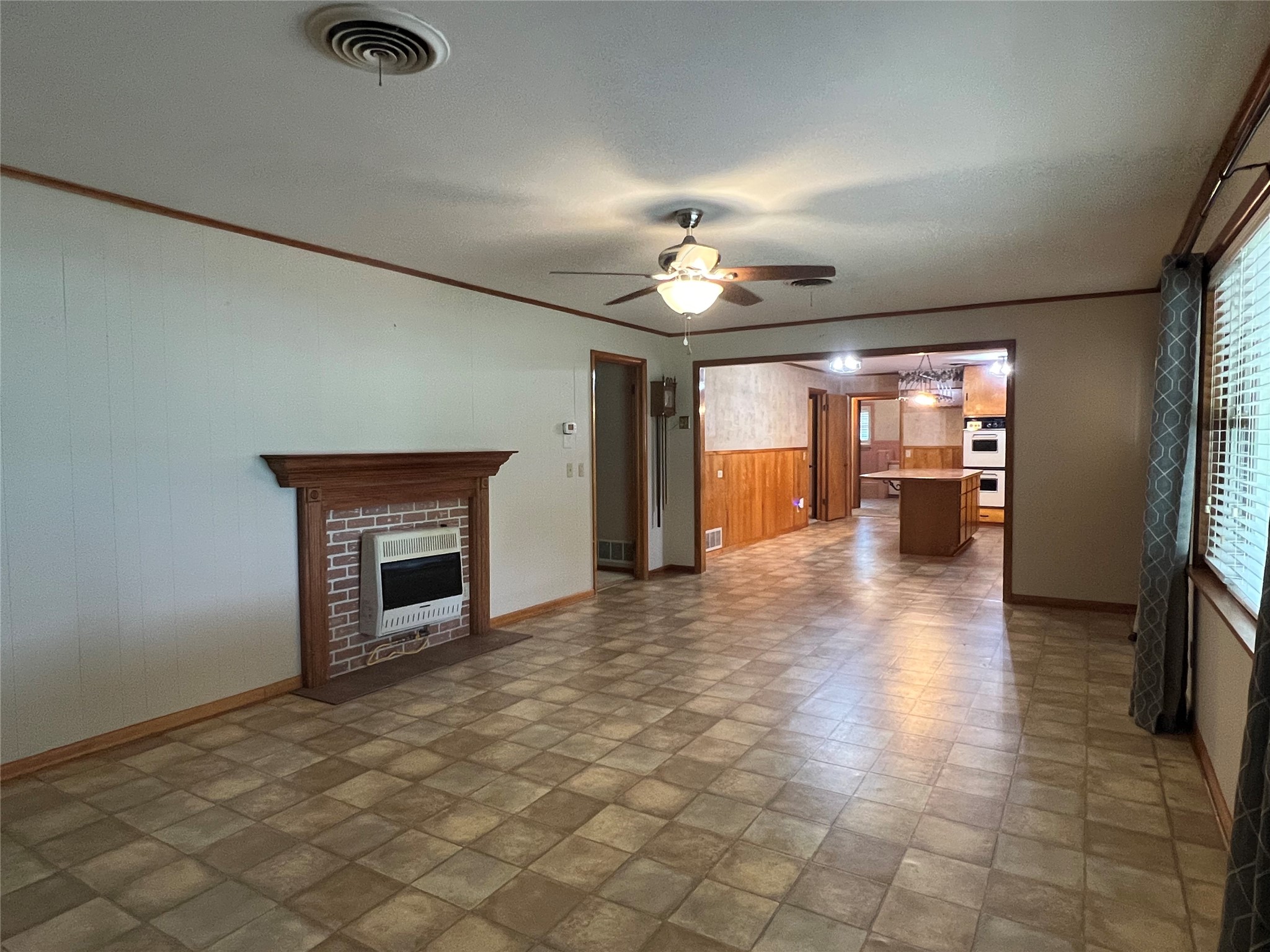 211 S Crockett Henrietta TX 76365