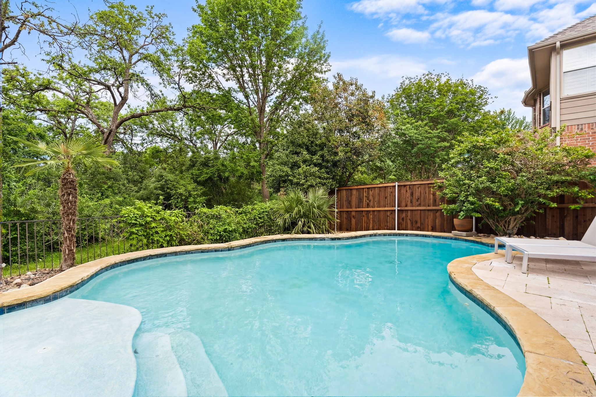 2136 Ash Grove Way Dallas TX 75228