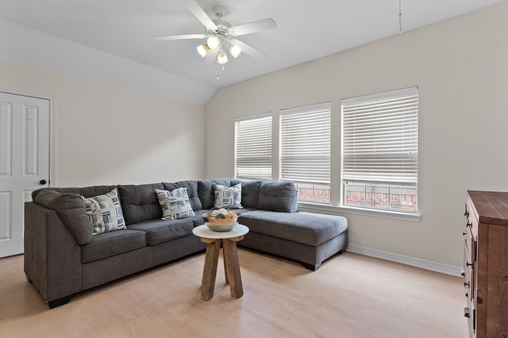 2136 Ash Grove Way Dallas TX 75228