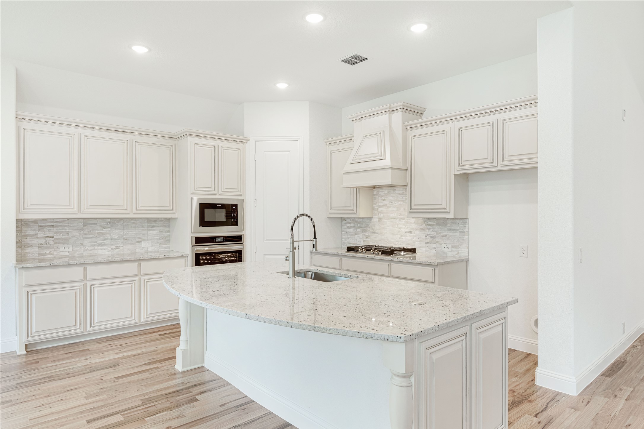 2504 Lakeway Lane Mansfield TX 76084