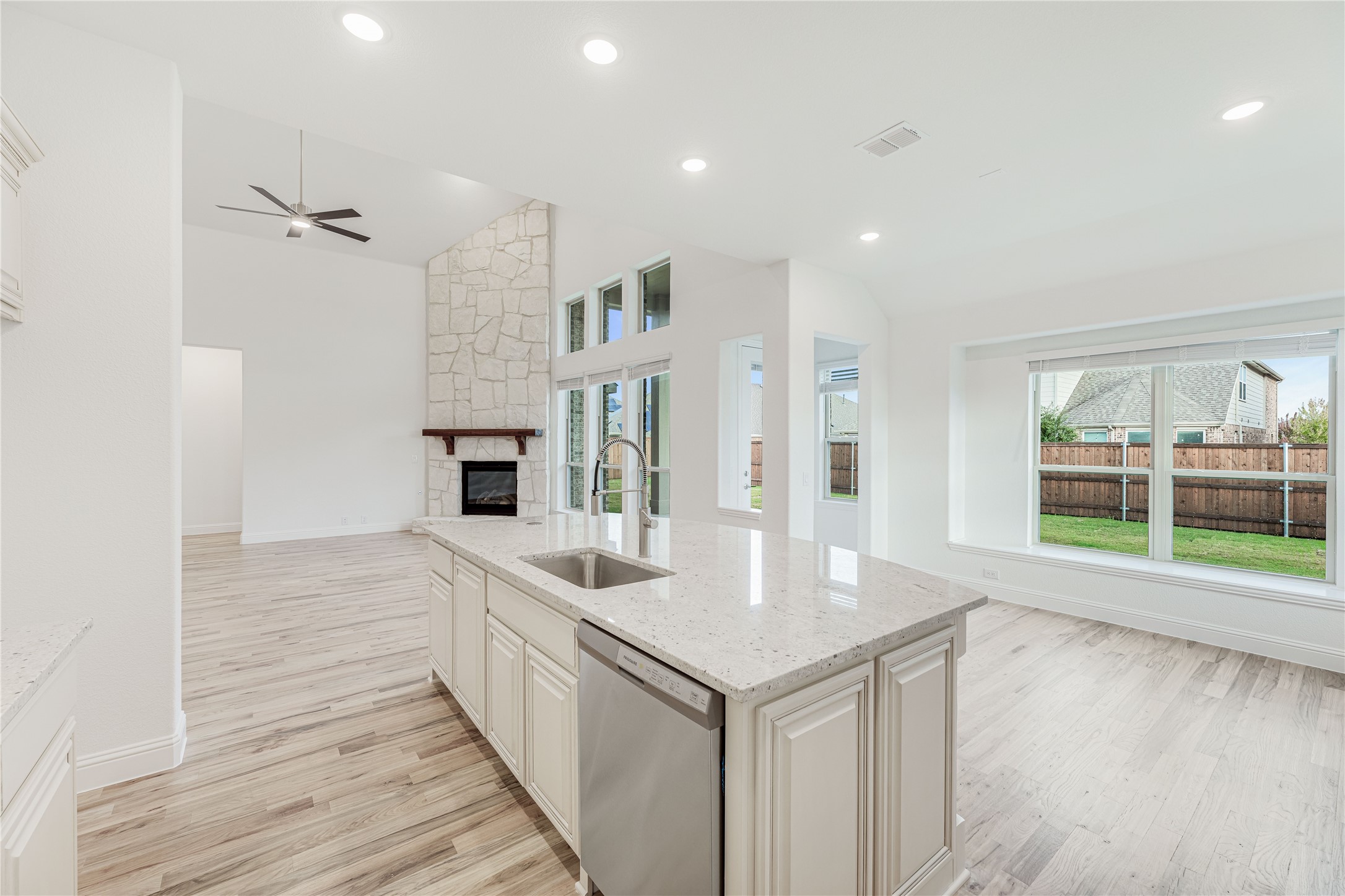 2504 Lakeway Lane Mansfield TX 76084