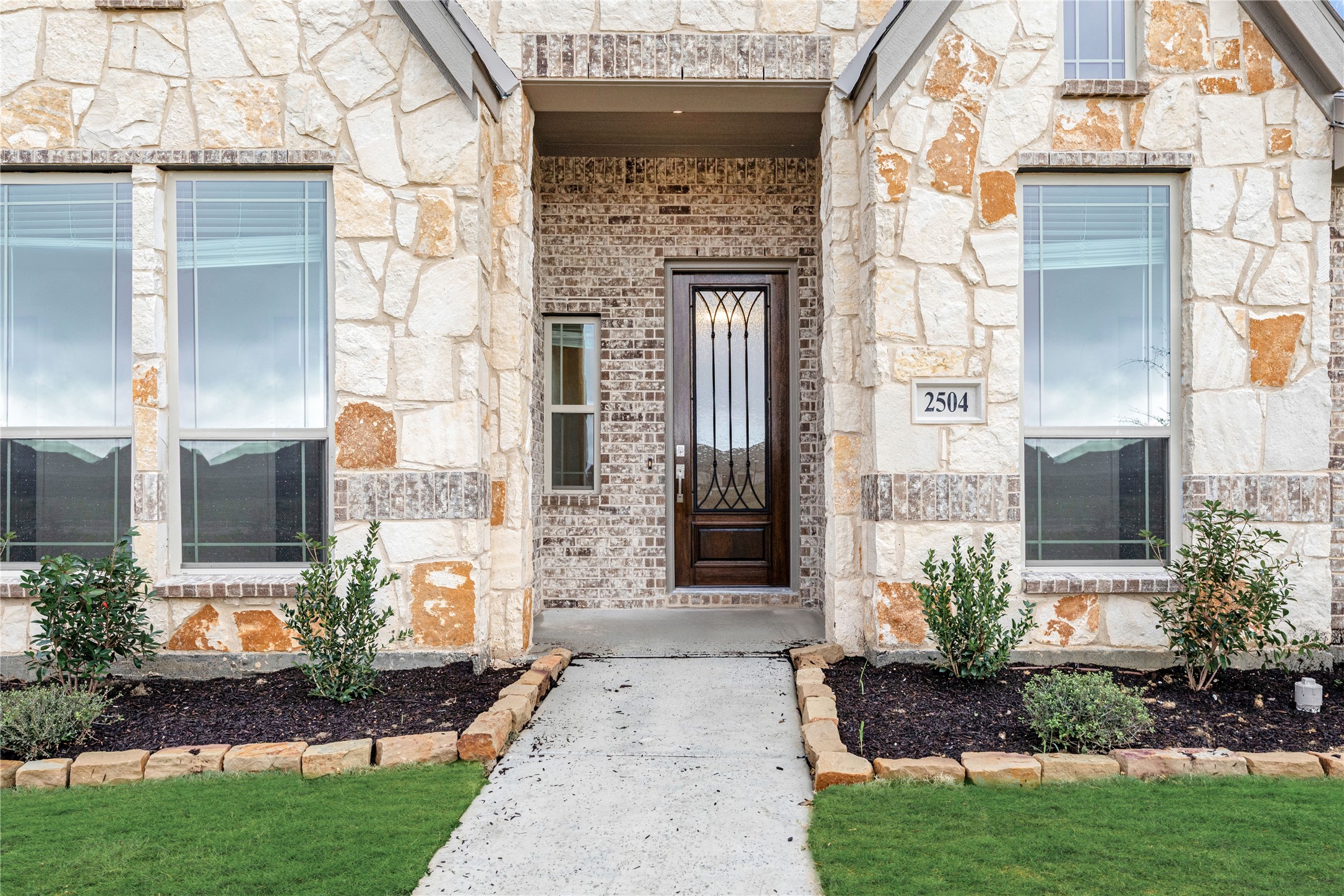 2504 Lakeway Lane Mansfield TX 76084