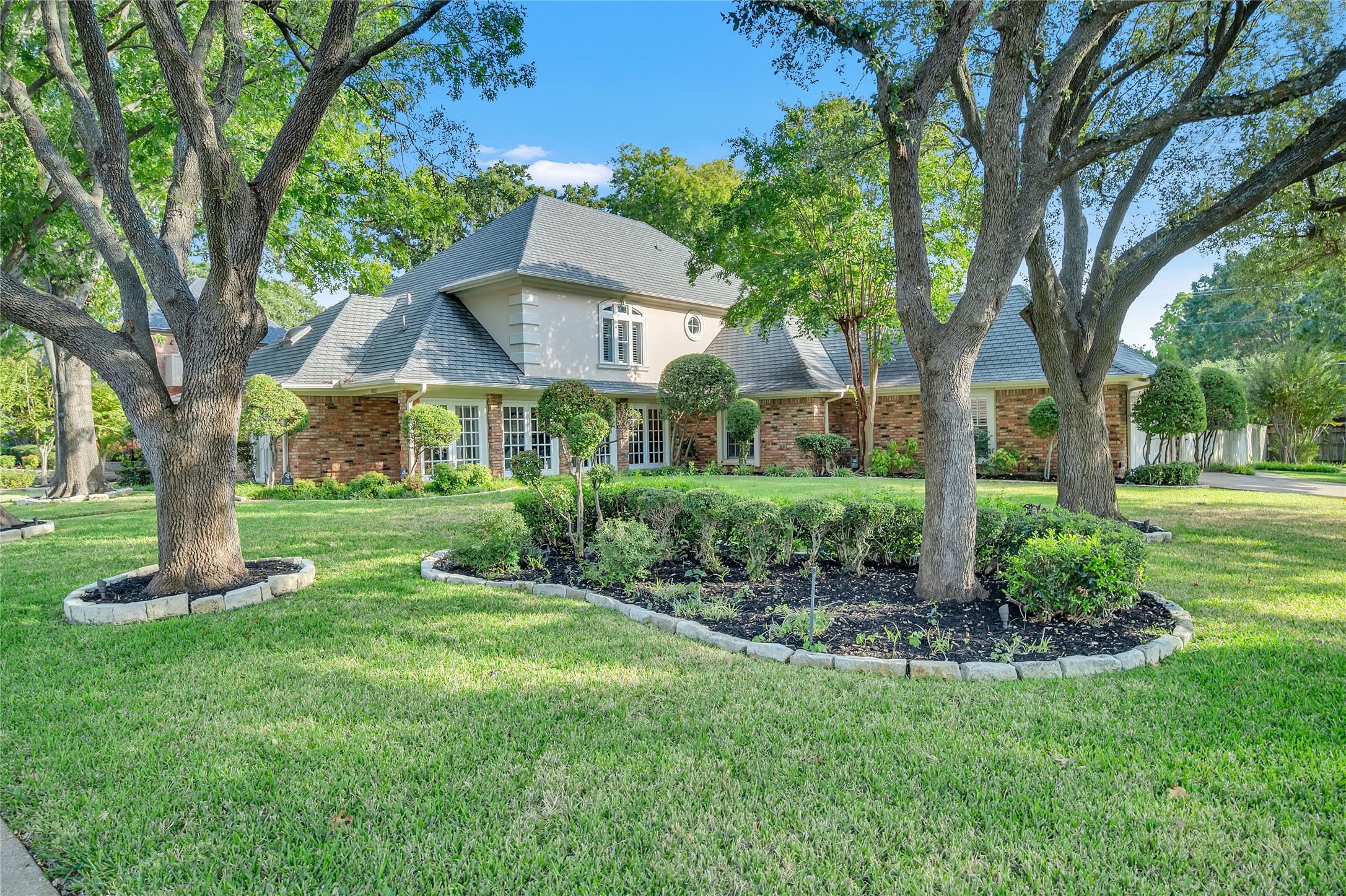 1800 Hampton Drive Bedford TX 76021