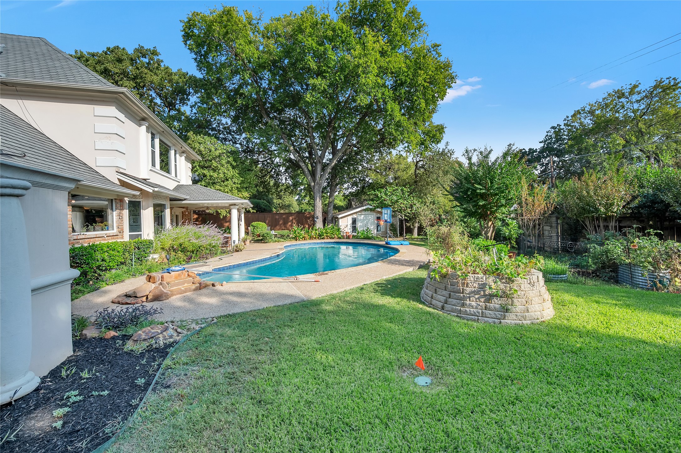 1800 Hampton Drive Bedford TX 76021