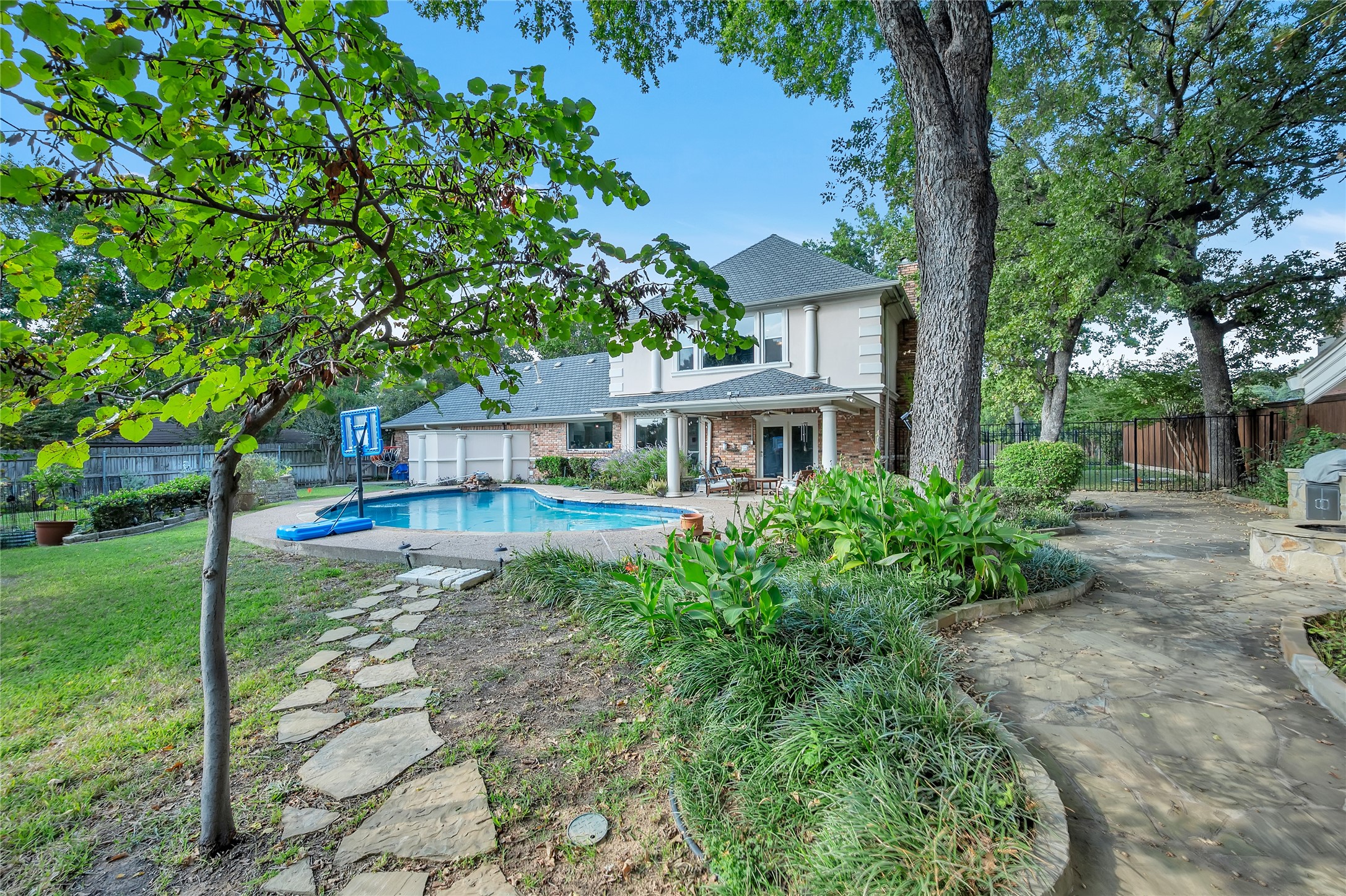 1800 Hampton Drive Bedford TX 76021