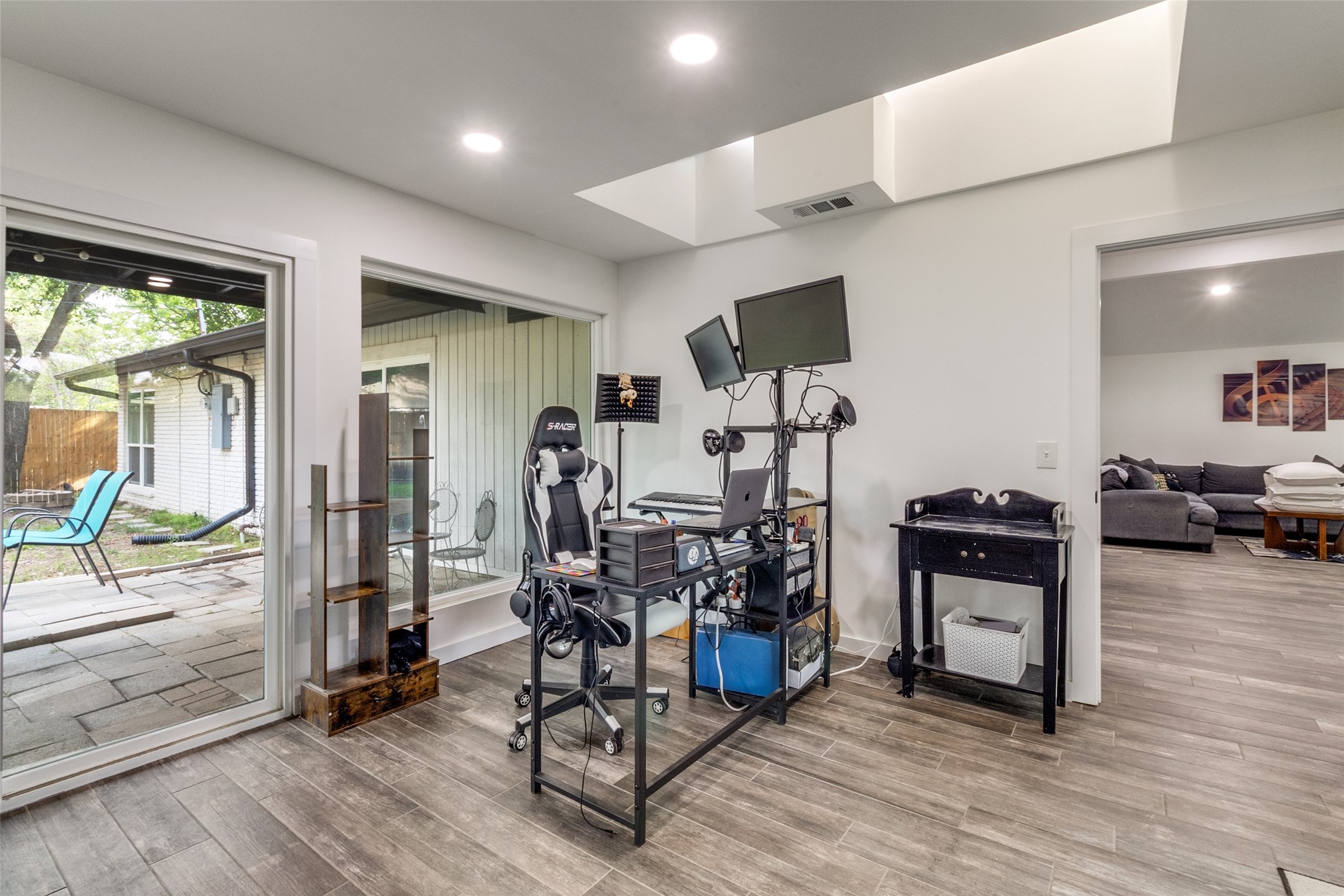 9038 Flicker Lane Dallas TX 75238