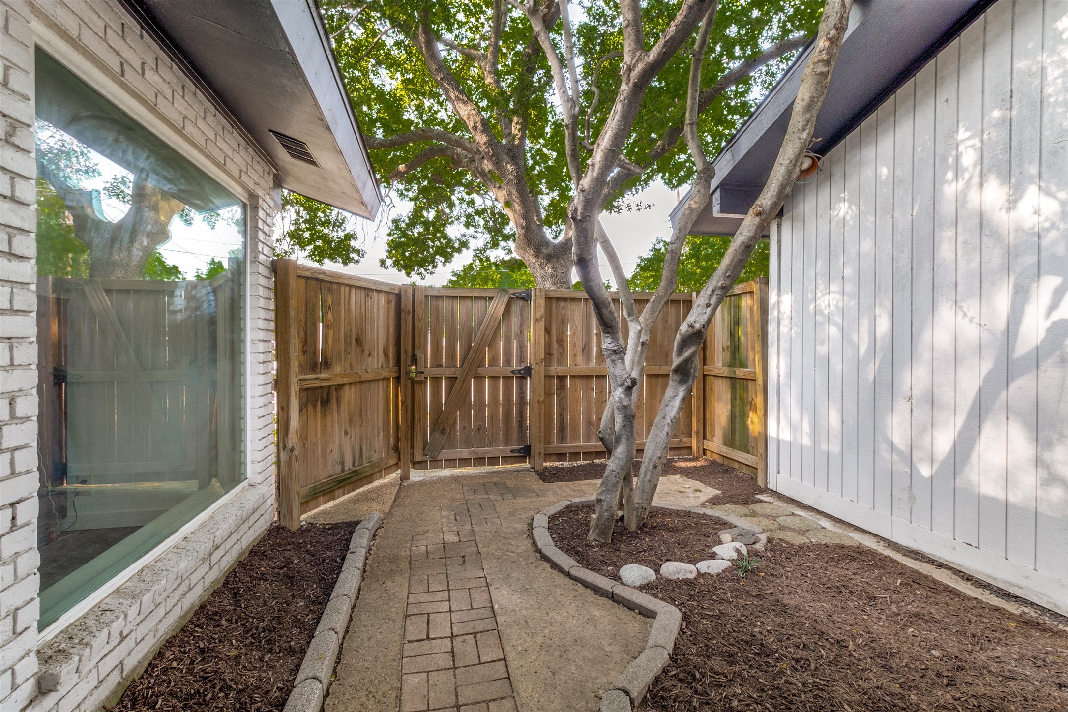 9038 Flicker Lane Dallas TX 75238
