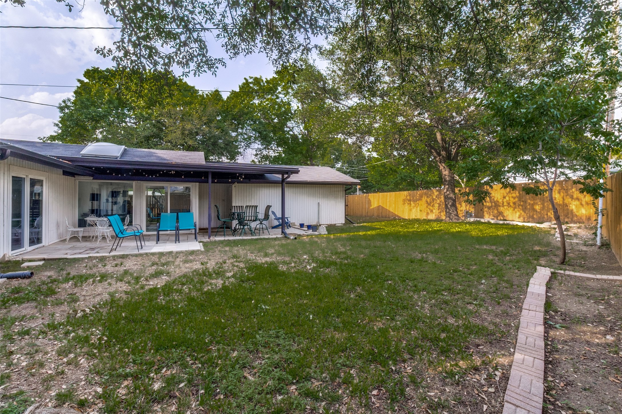 9038 Flicker Lane Dallas TX 75238