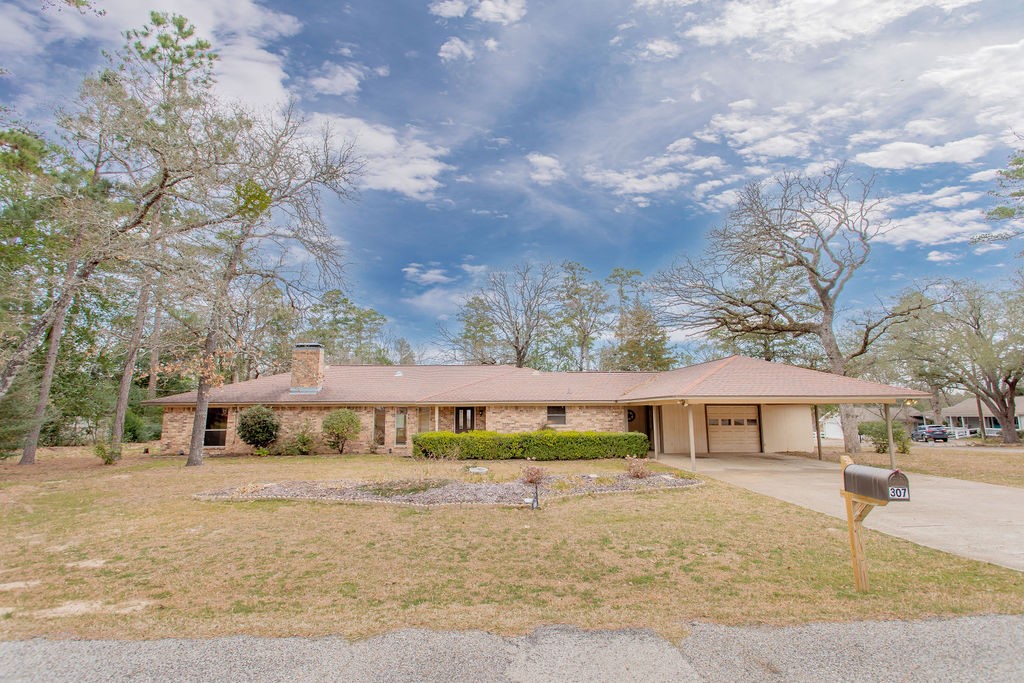307 Easy Drive Hideaway TX 75771