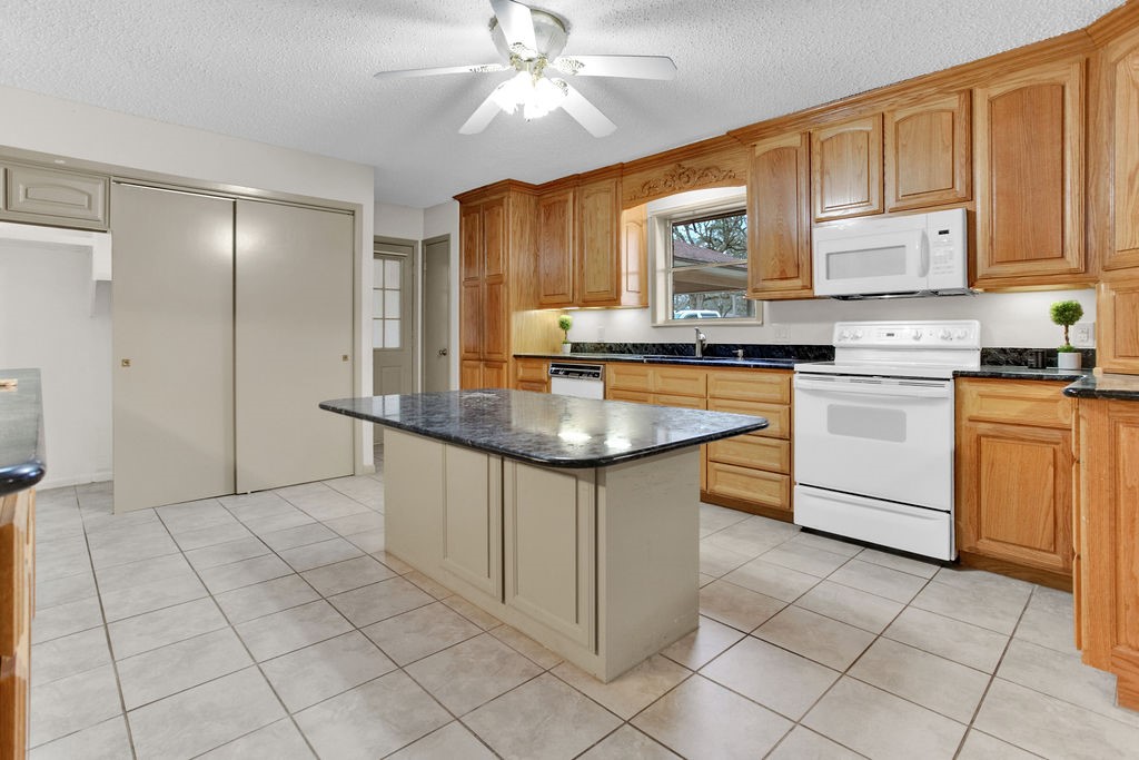 307 Easy Drive Hideaway TX 75771