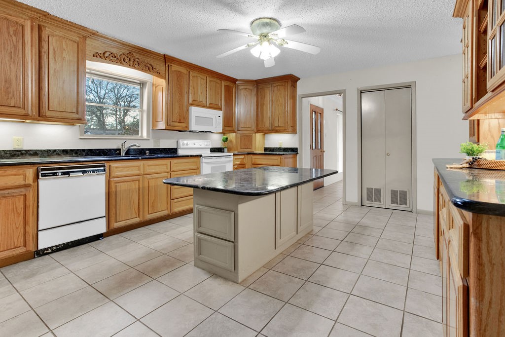 307 Easy Drive Hideaway TX 75771