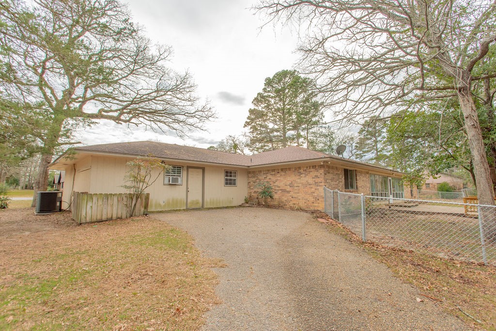 307 Easy Drive Hideaway TX 75771