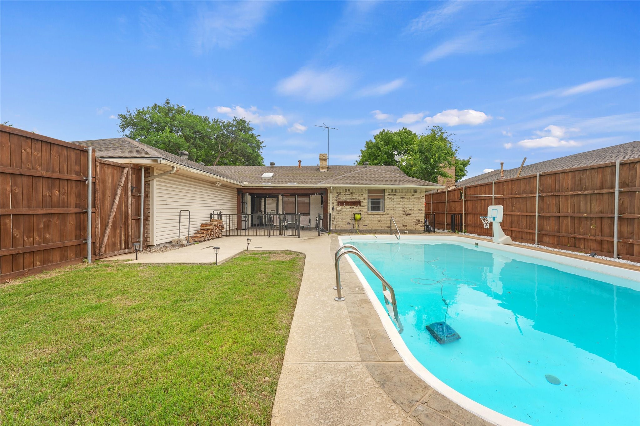 1426 Lexington Drive Garland TX 75041