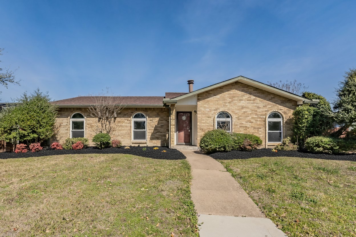 714 Woodlawn Lane Grand Prairie TX 75052