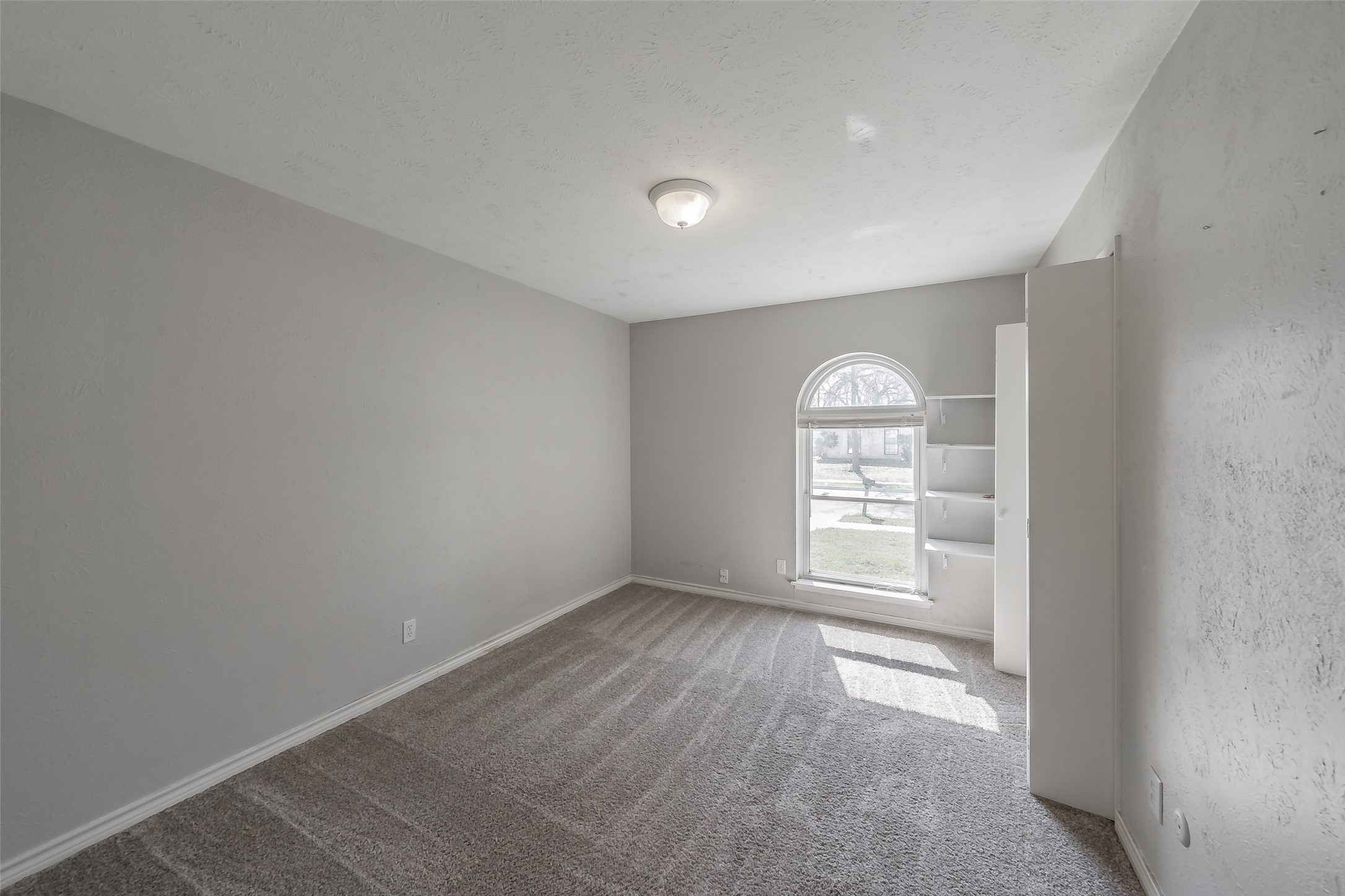 714 Woodlawn Lane Grand Prairie TX 75052