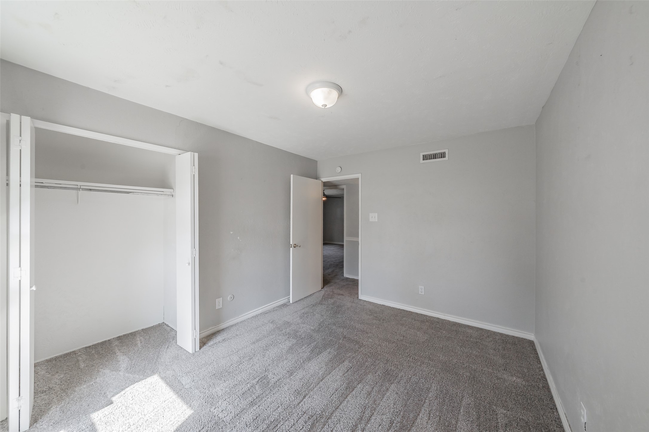 714 Woodlawn Lane Grand Prairie TX 75052