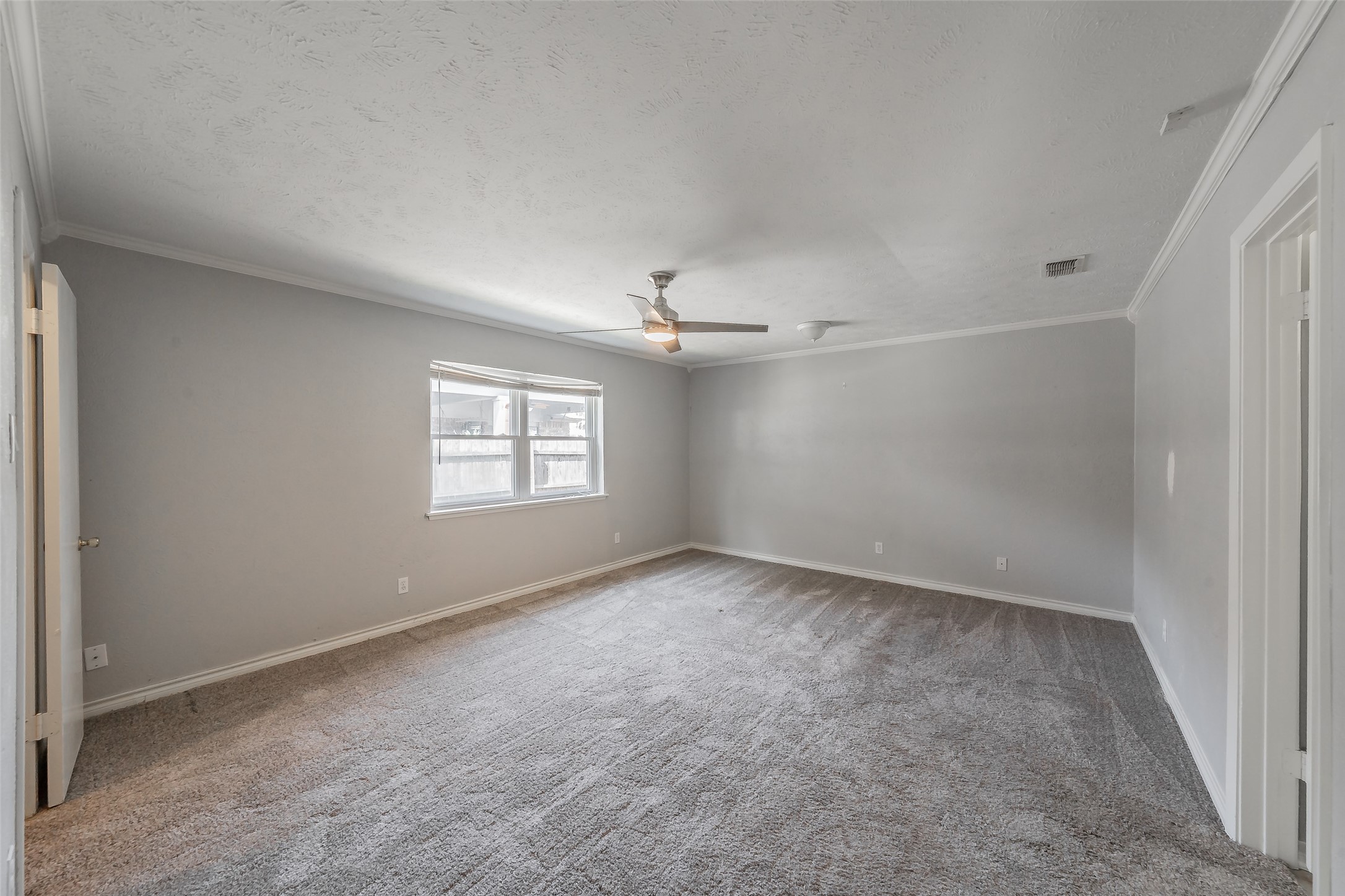 714 Woodlawn Lane Grand Prairie TX 75052