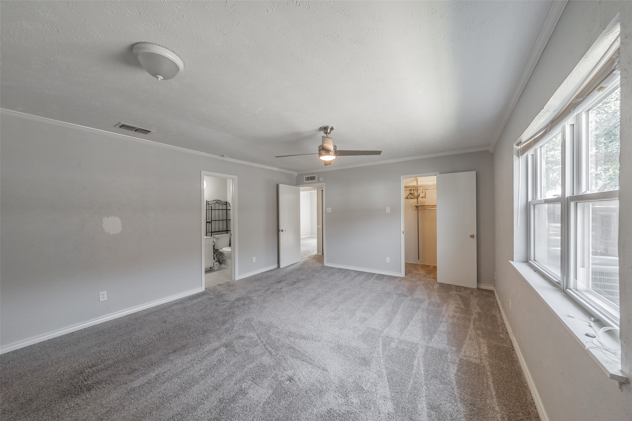 714 Woodlawn Lane Grand Prairie TX 75052