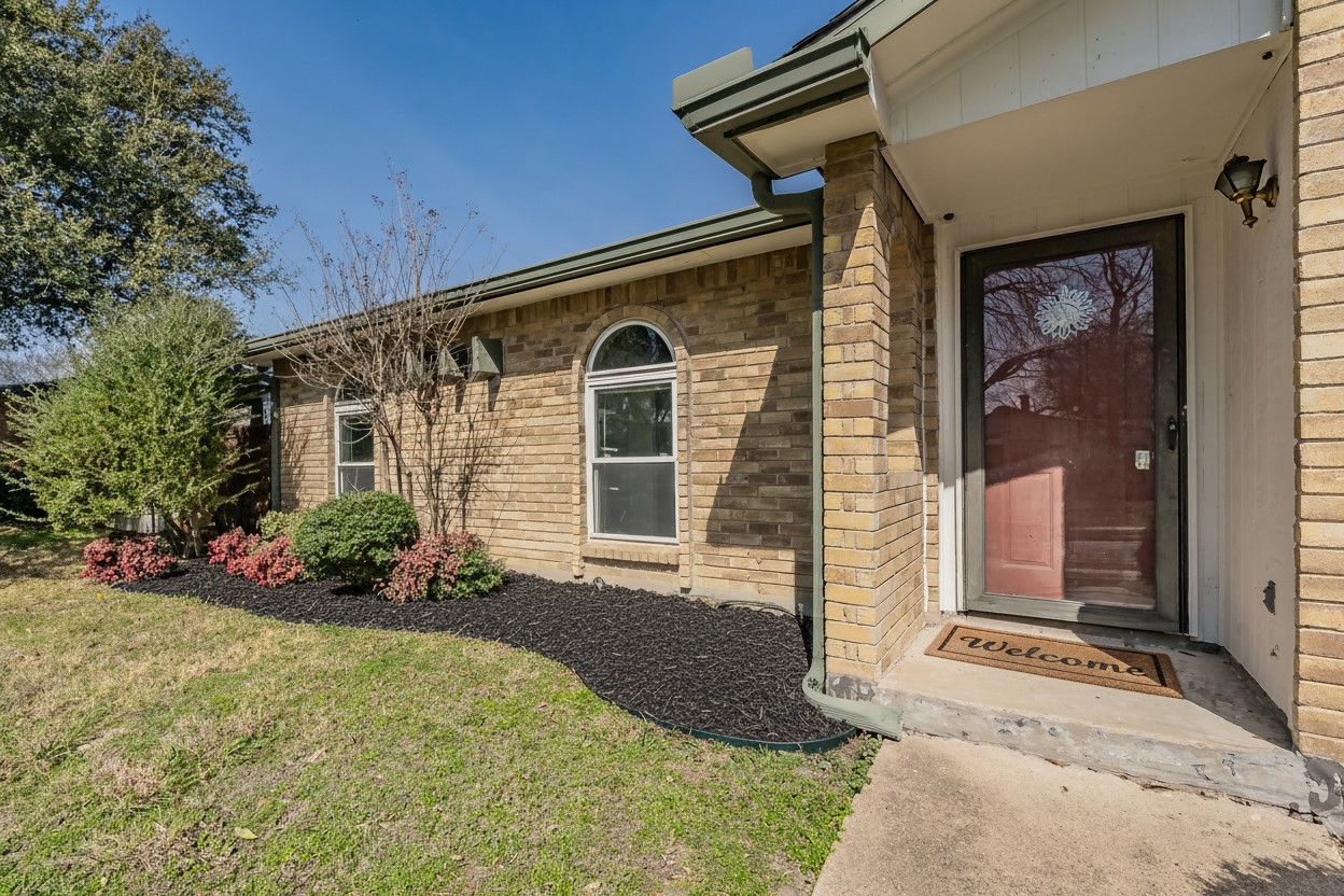 714 Woodlawn Lane Grand Prairie TX 75052