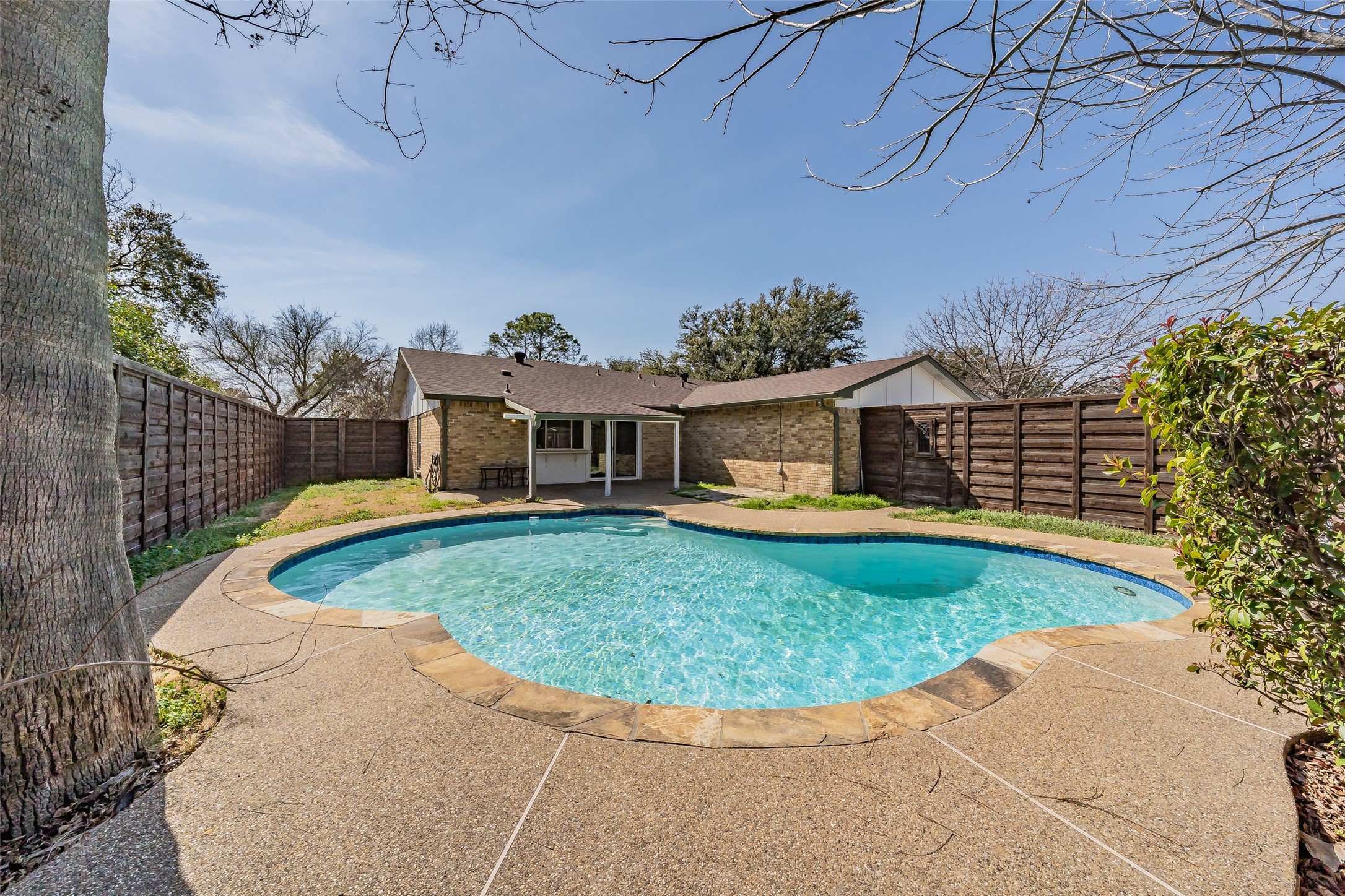 714 Woodlawn Lane Grand Prairie TX 75052