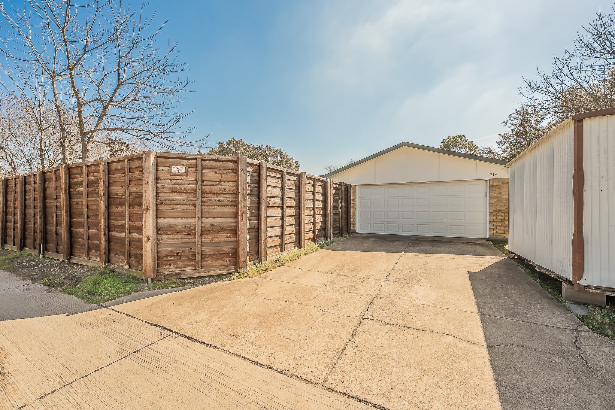 714 Woodlawn Lane Grand Prairie TX 75052