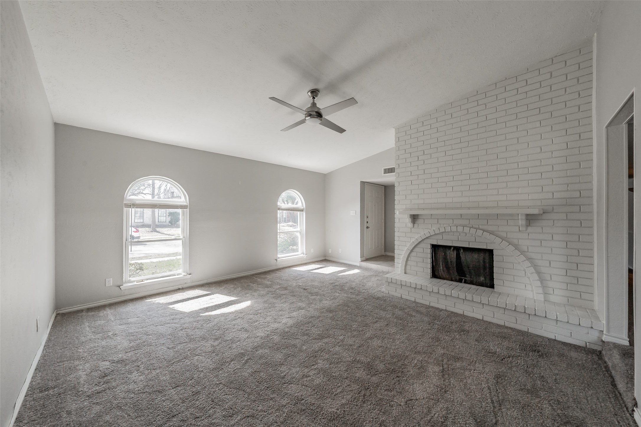 714 Woodlawn Lane Grand Prairie TX 75052
