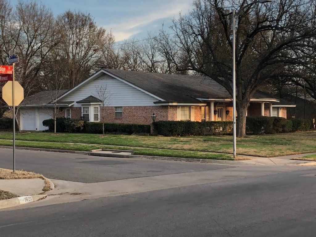 1701 Oakridge Drive Pantego TX 76013