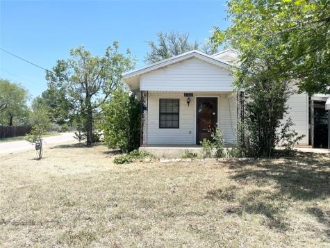 910 W Dyer Street Breckenridge TX 76424
