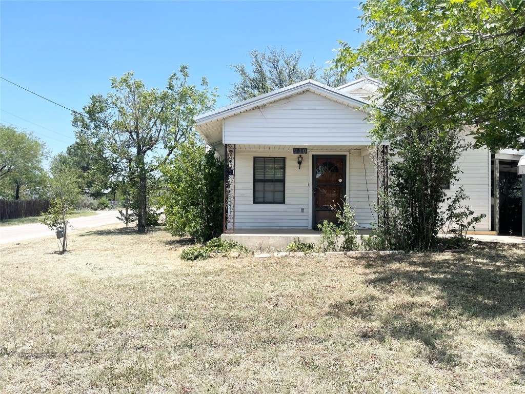 910 W Dyer Street Breckenridge TX 76424