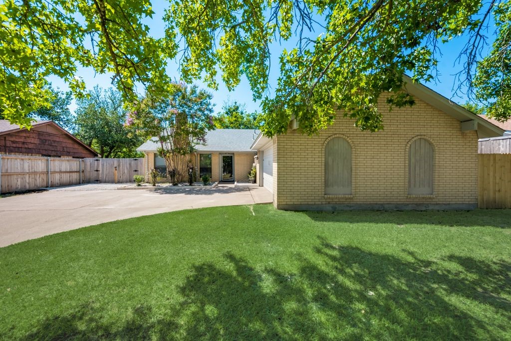 1807 Westgate Drive Terrell TX 75160