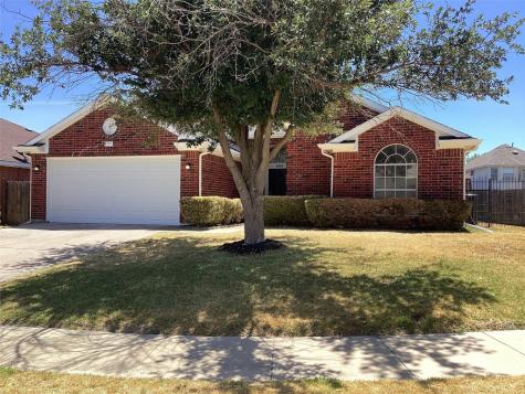 202 Ember Glen Drive Arlington TX 76018