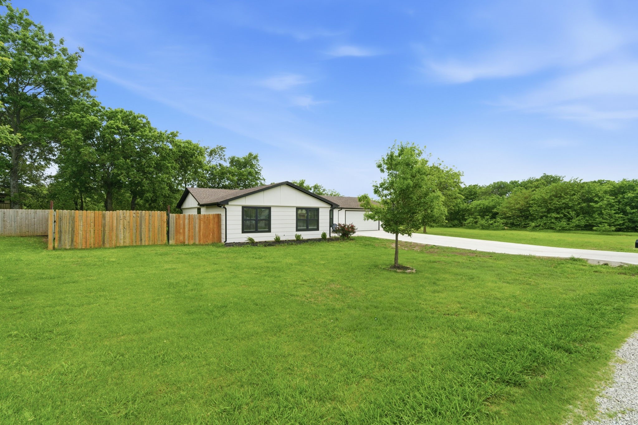 290 Old Spanish Trail Valley View TX 76272