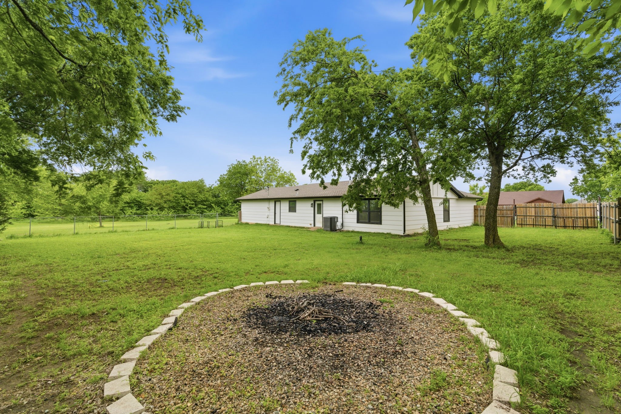 290 Old Spanish Trail Valley View TX 76272