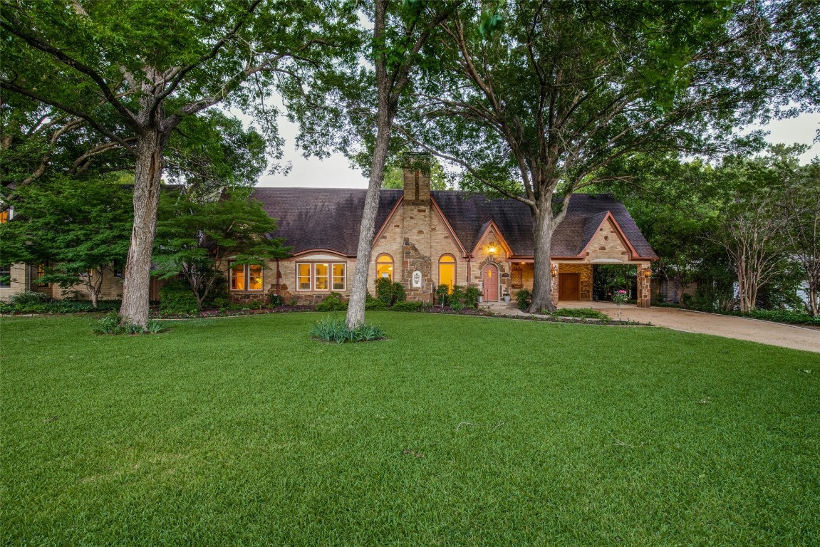 8326 Forest Hills Boulevard Dallas TX 75218