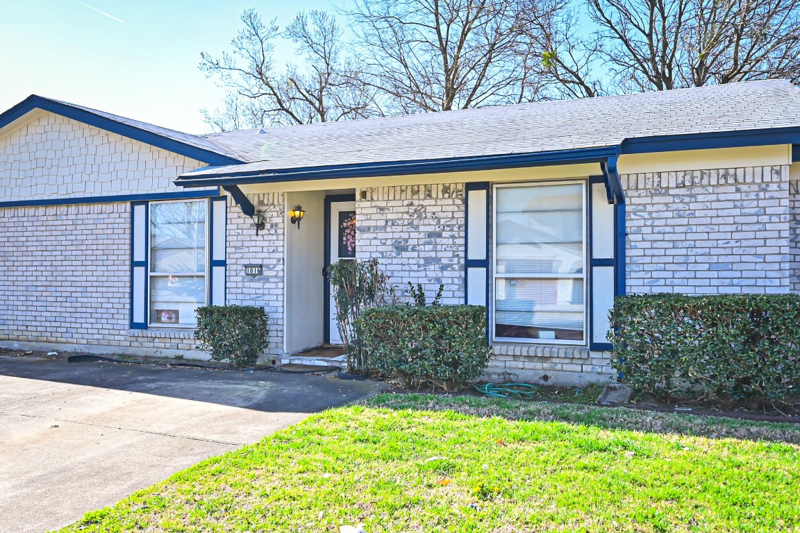 1016 Pleasant Valley Lane Arlington TX 76015
