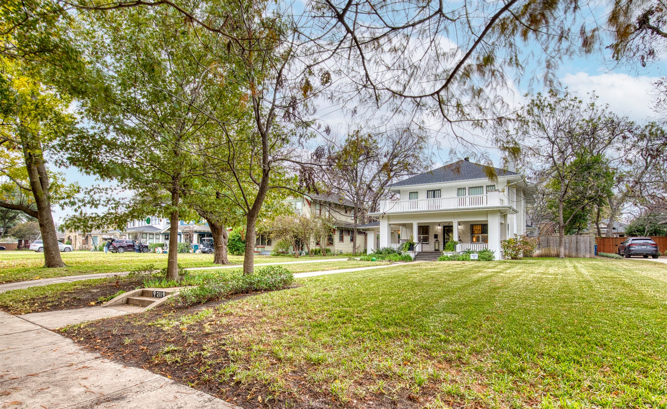 211 N Rosemont Avenue Dallas TX 75208