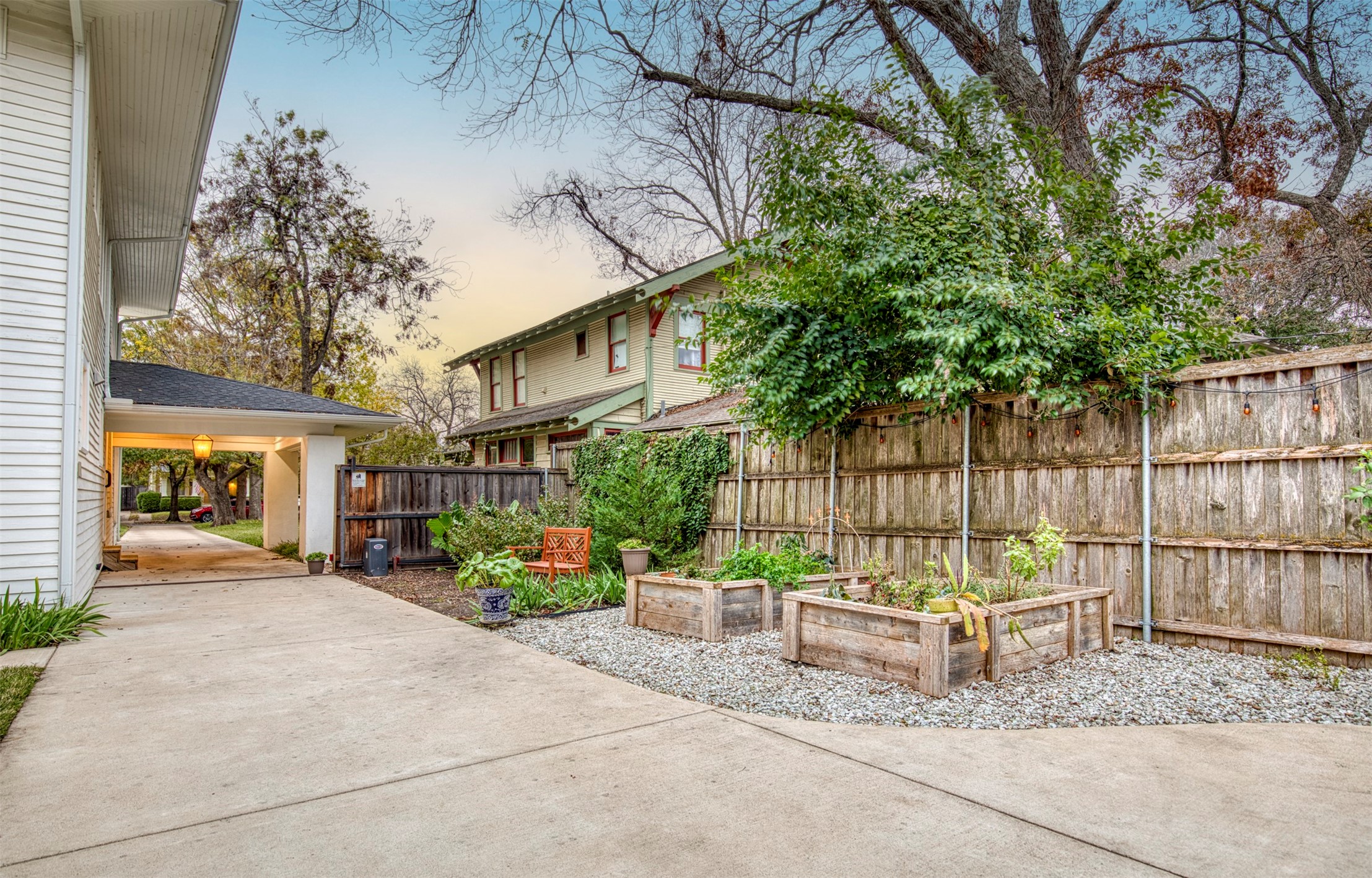 211 N Rosemont Avenue Dallas TX 75208
