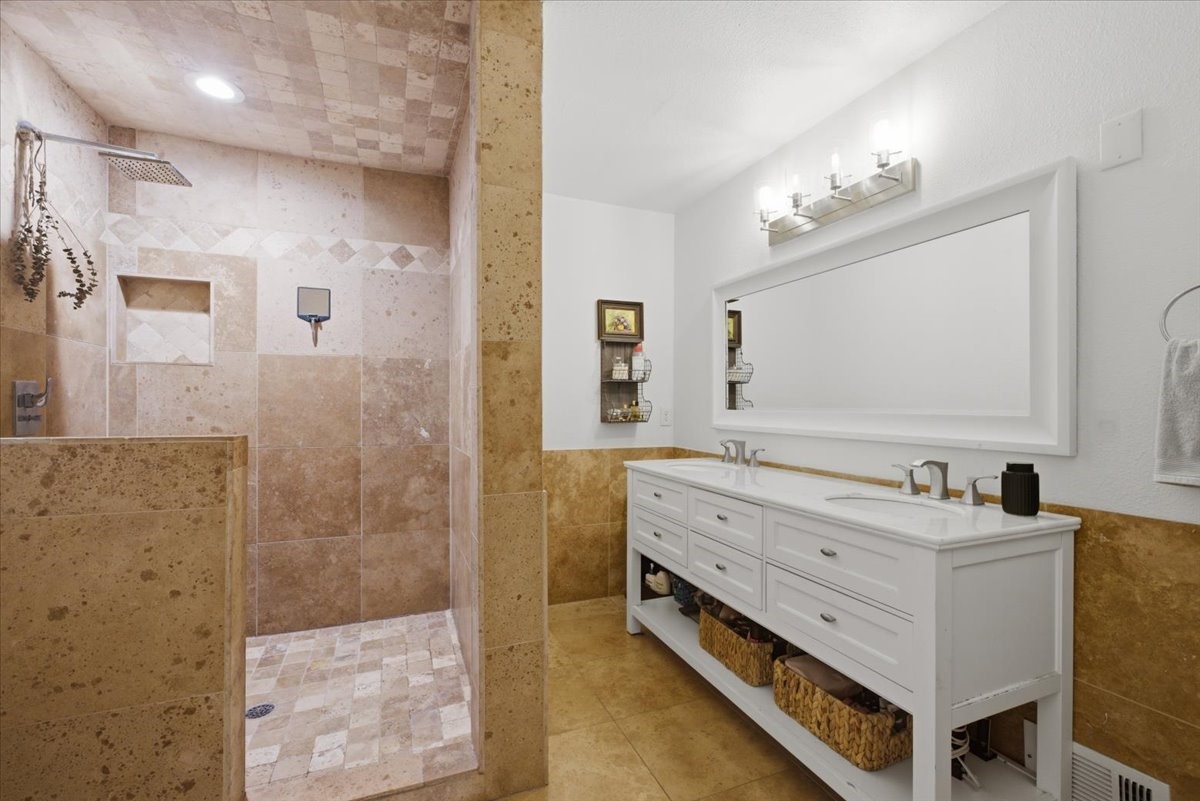 1905 Dakar Road E Fort Worth TX 76116