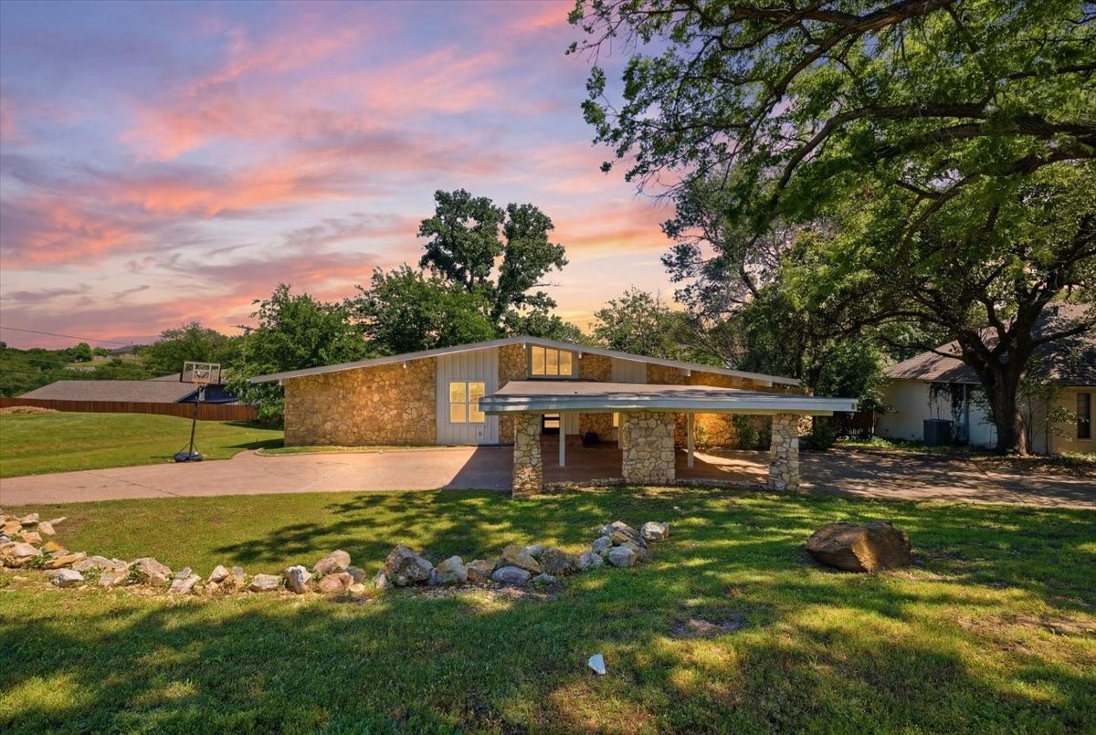 1905 Dakar Road E Fort Worth TX 76116