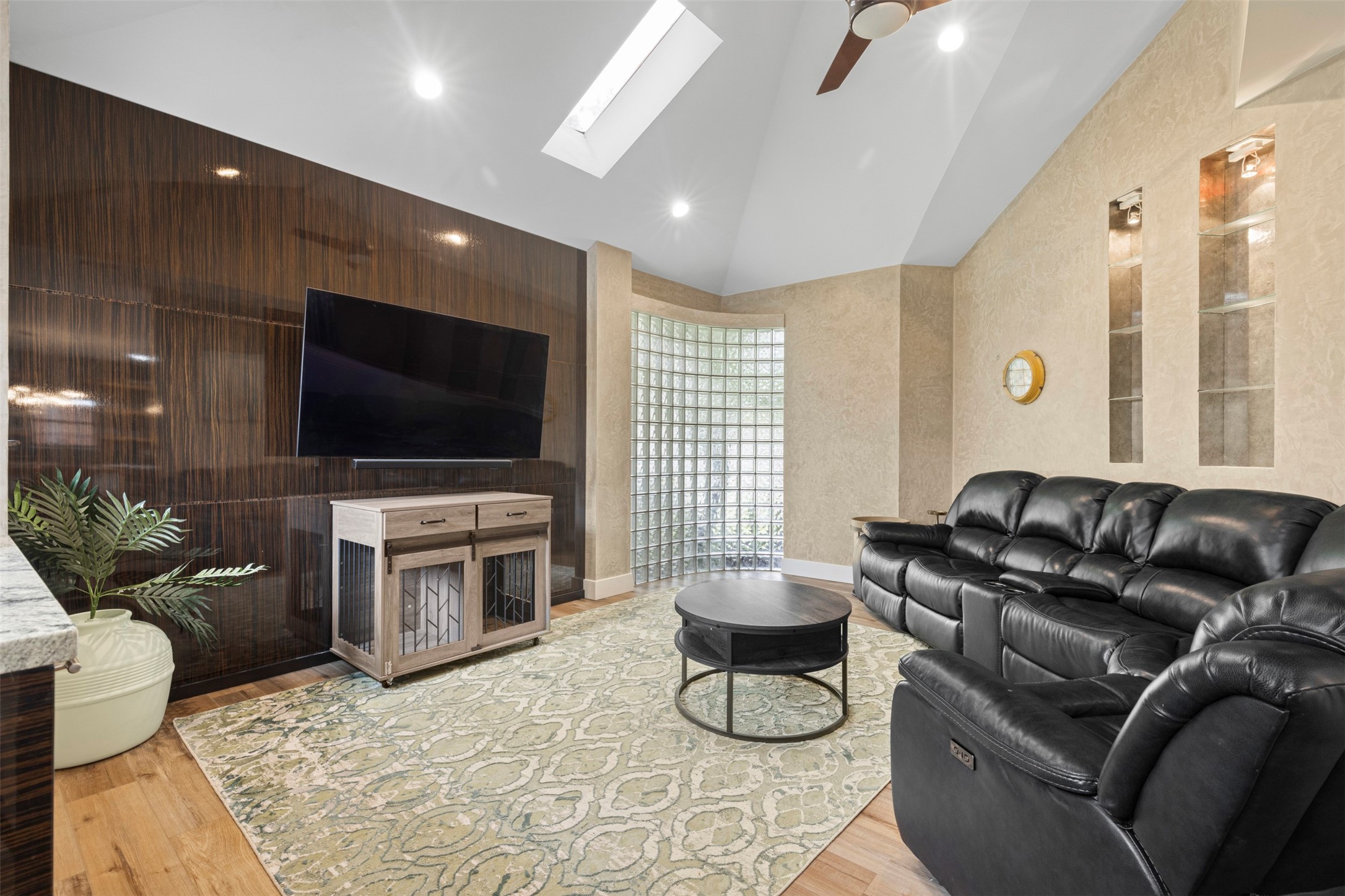 3371 Regent Drive Dallas TX 75229