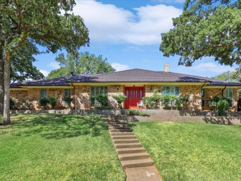 2704 Lincoln Drive Arlington TX 76006