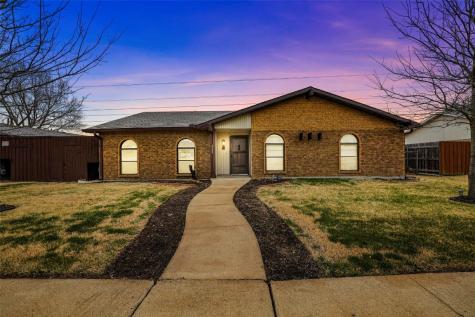2105 Spanish Trail Grand Prairie TX 75052